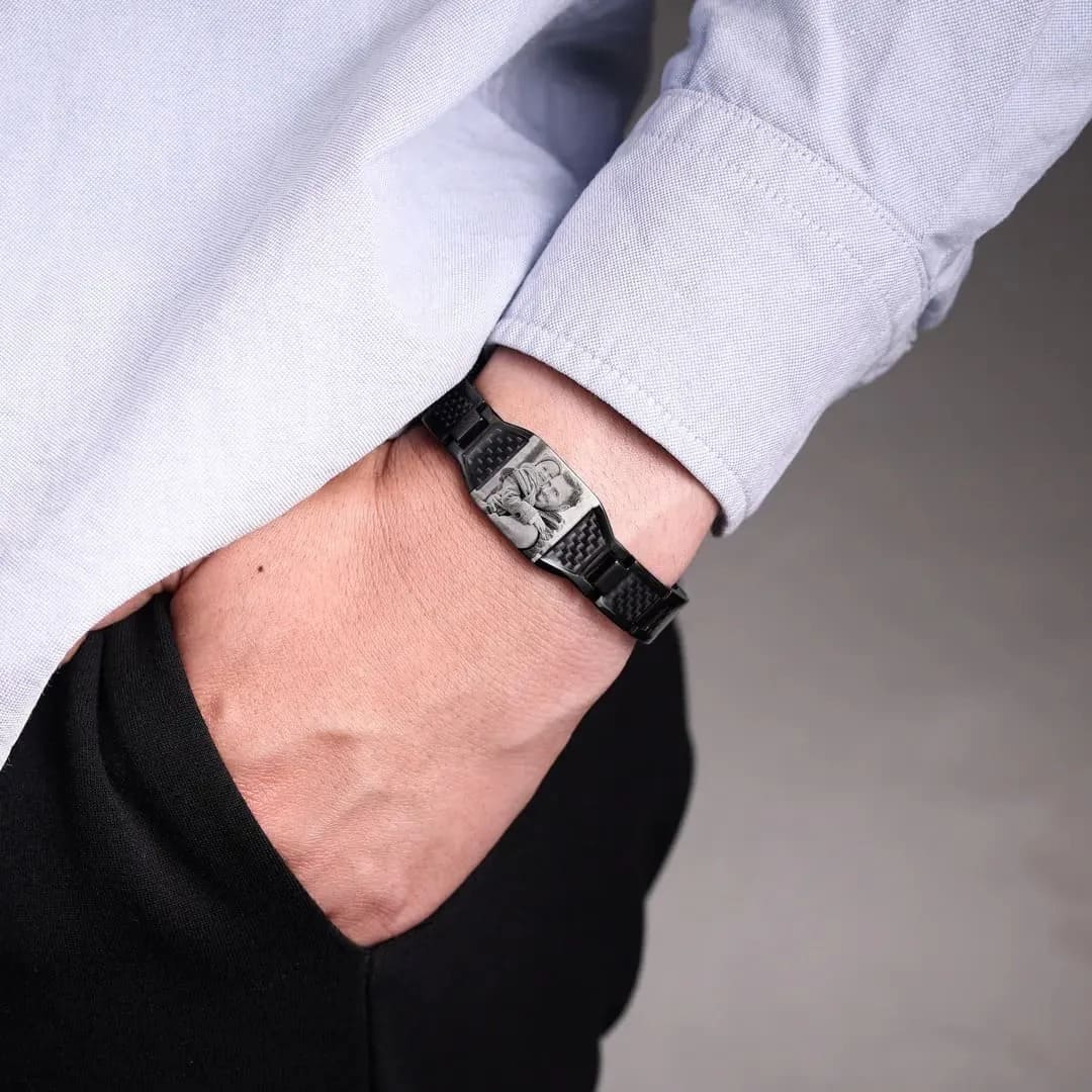Customizable carbon fiber photo bracelet